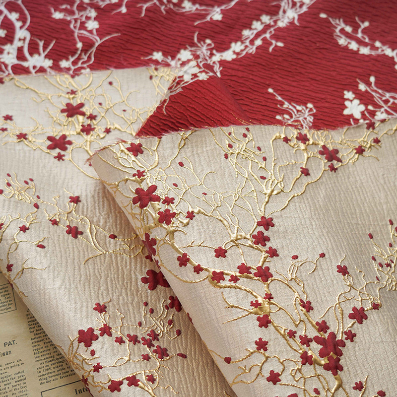 Luxury Home Textiles Usa - 高級赤梅ジャカード生地ゴールデンフラワーエンボス加工の女性のドレス生地 Diy の縫製服バッグホームテキスタイル