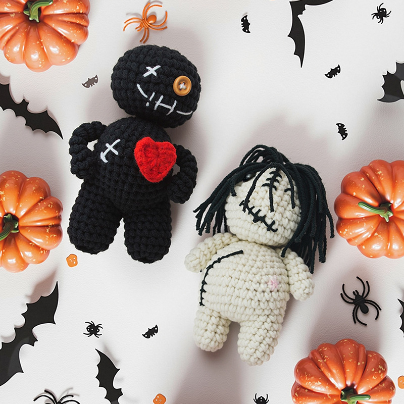 Home Textiles Europe - 面白いかぎ針編みポジティブエネルギーゴースト人形ハロウィンホームデコレーション手作りニットブラック/ホワイトゴーストデスクトップオーナメントギフト